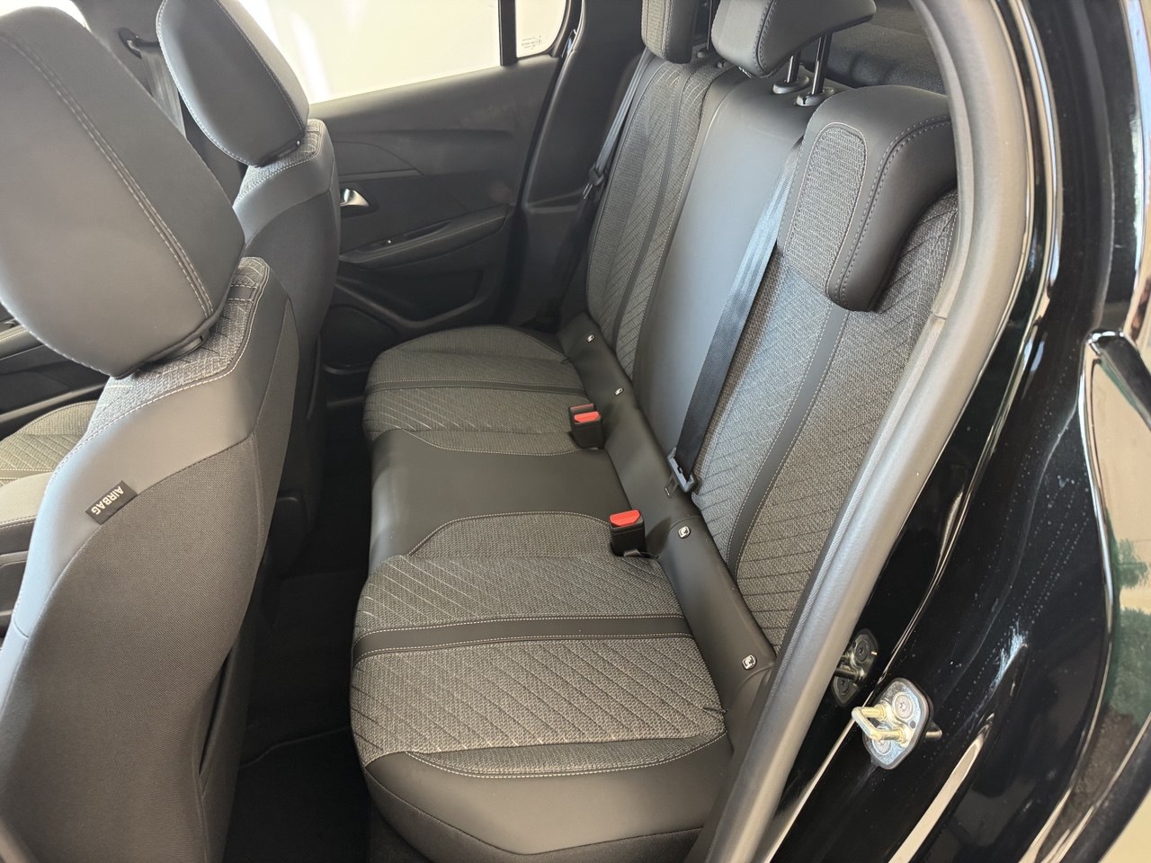 PEUGEOT 208 ALLURE HYBRID AUTOMATICA