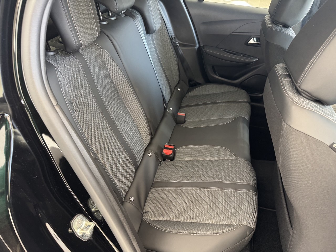 PEUGEOT 208 ALLURE HYBRID AUTOMATICA