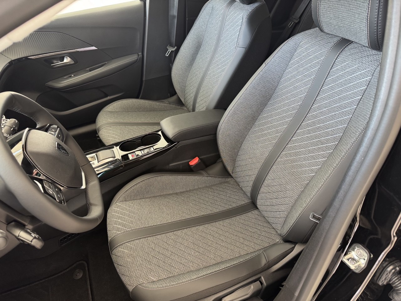 PEUGEOT 208 ALLURE HYBRID AUTOMATICA