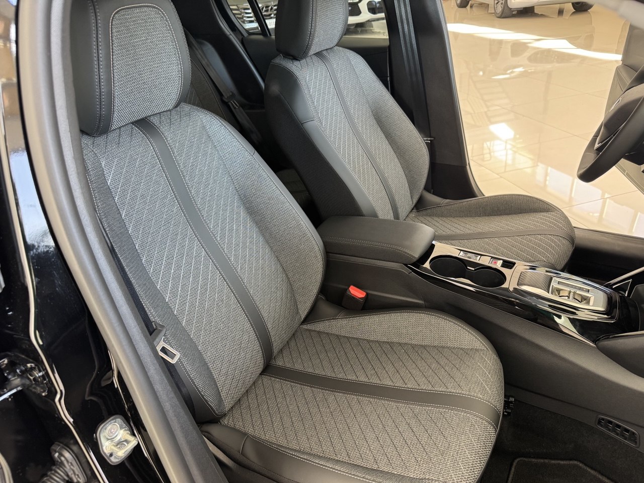 PEUGEOT 208 ALLURE HYBRID AUTOMATICA