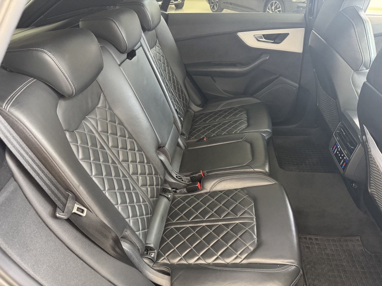 AUDI Q8 S-LINE QUATTRO