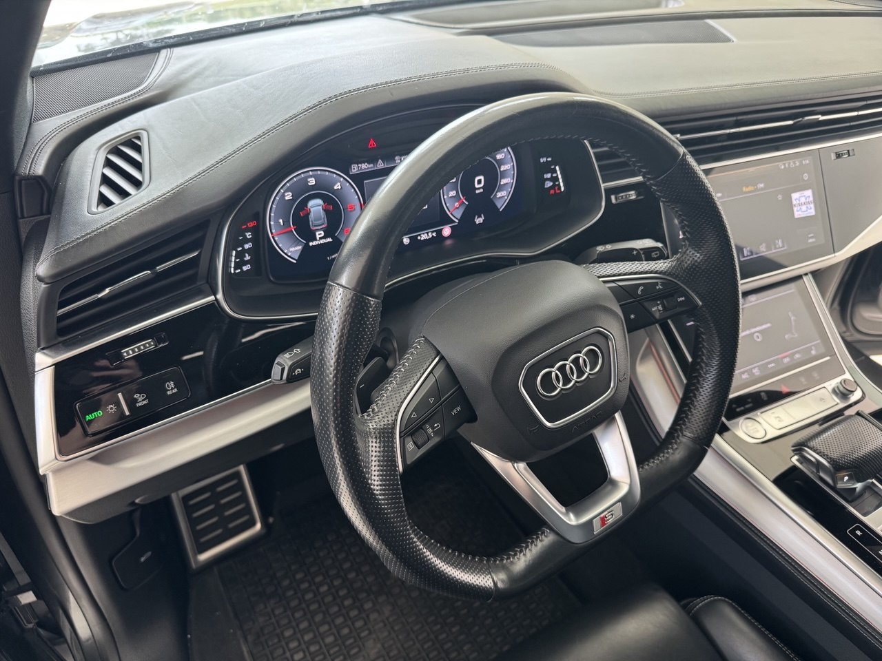 AUDI Q8 S-LINE QUATTRO